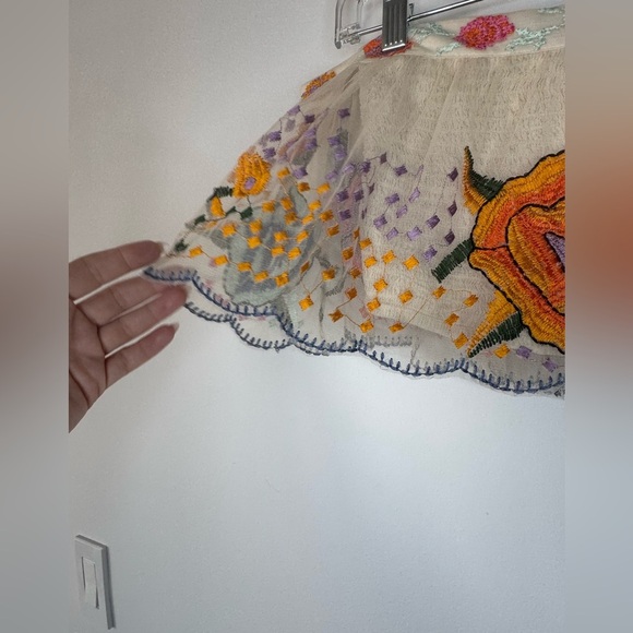 Urban Outfitters Floral Embroidered Cropped Top - Size M - Picture 5 of 11